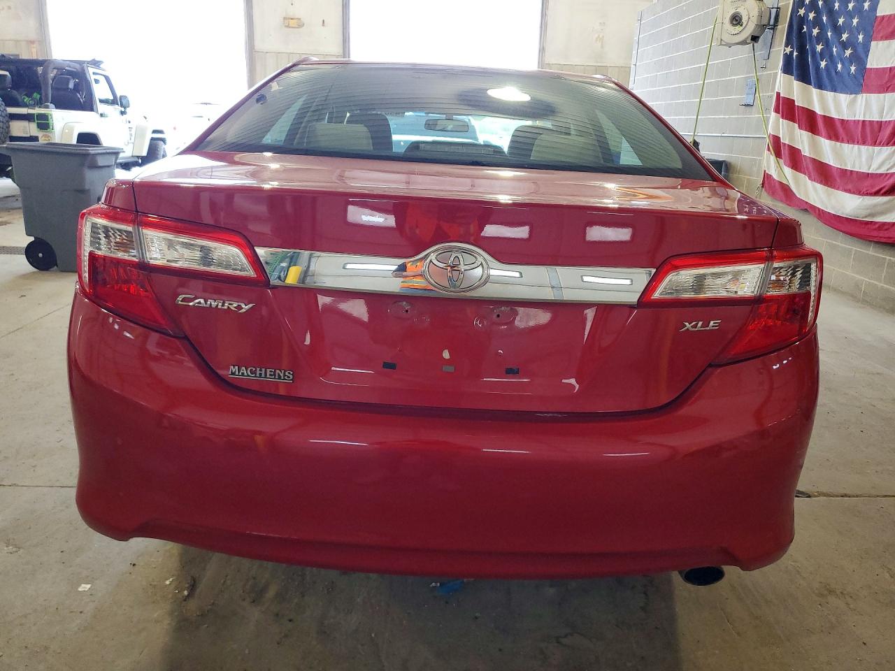 2012 TOYOTA CAMRY XLE photo 6