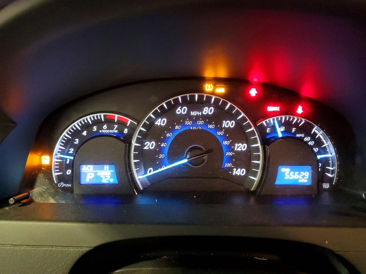 2012 TOYOTA CAMRY XLE photo 9
