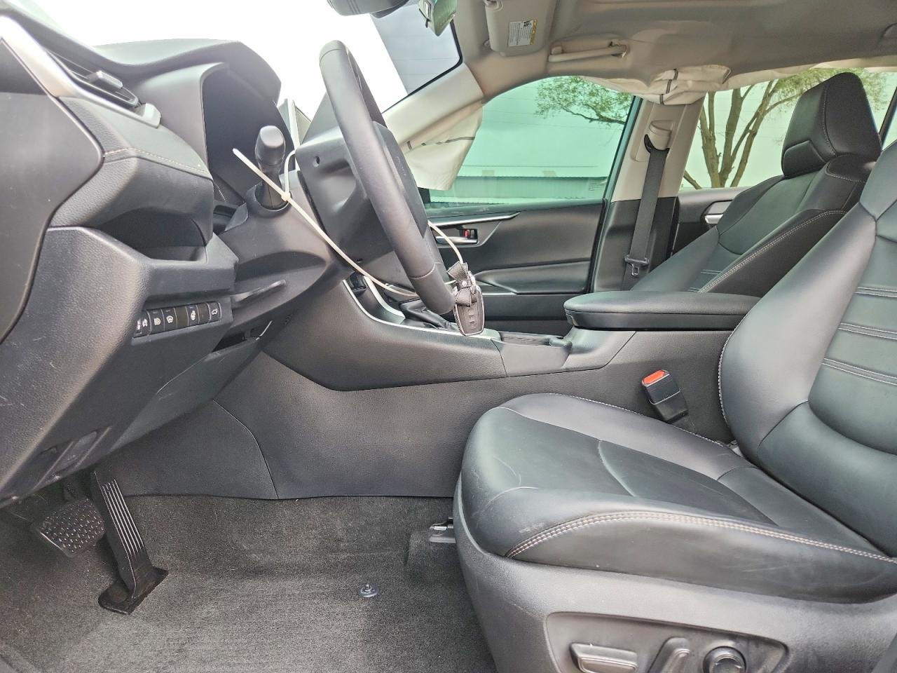 2024 TOYOTA RAV4 XLE PREMIUM photo 13