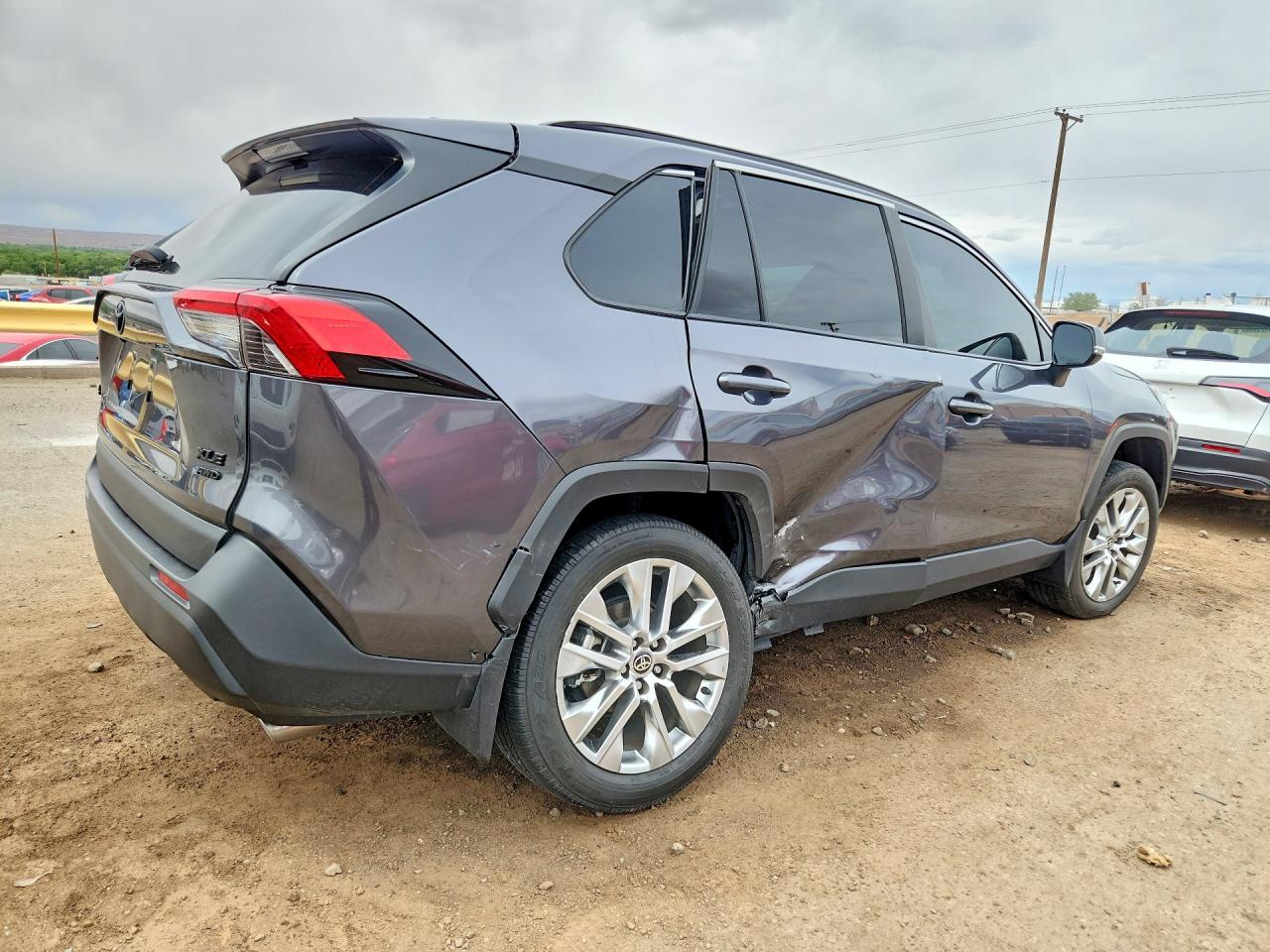 2024 TOYOTA RAV4 XLE PREMIUM photo 5