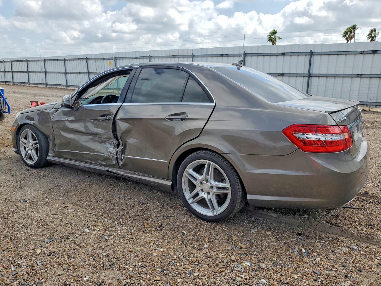 2011 MERCEDES-BENZ E 350 photo 3