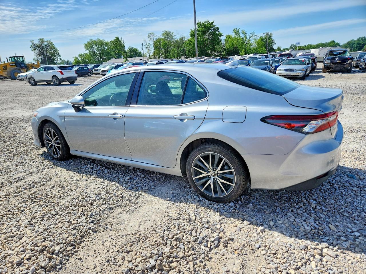 2023 TOYOTA CAMRY XLE photo 2