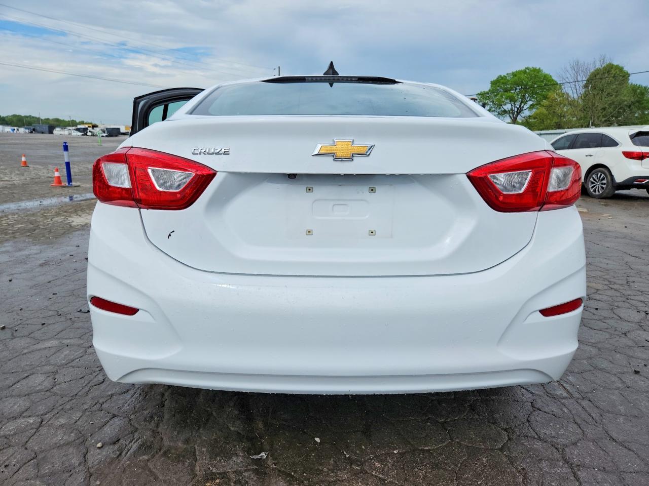 2017 CHEVROLET CRUZE LS photo 16