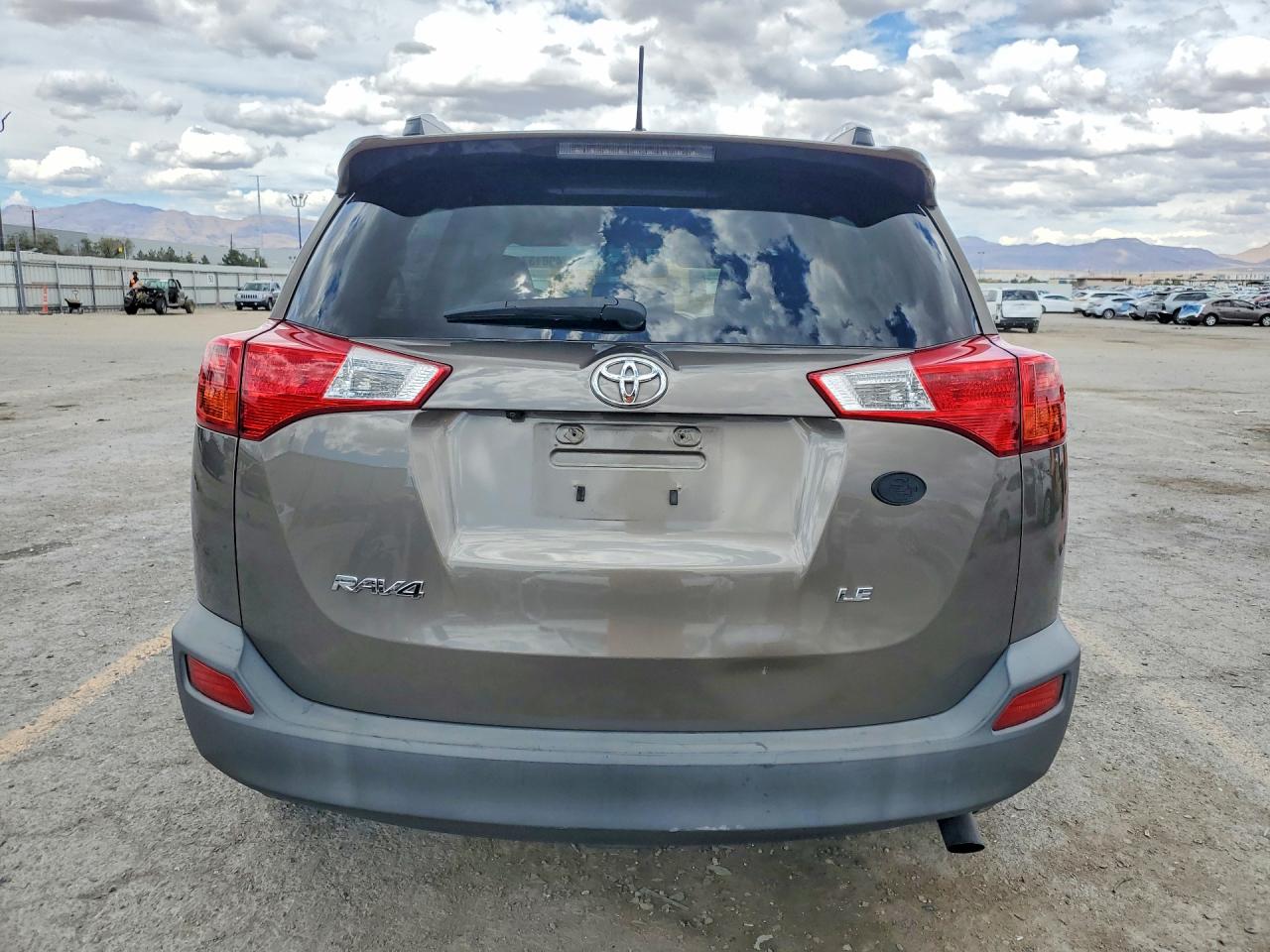 2014 TOYOTA RAV4 LE photo 11