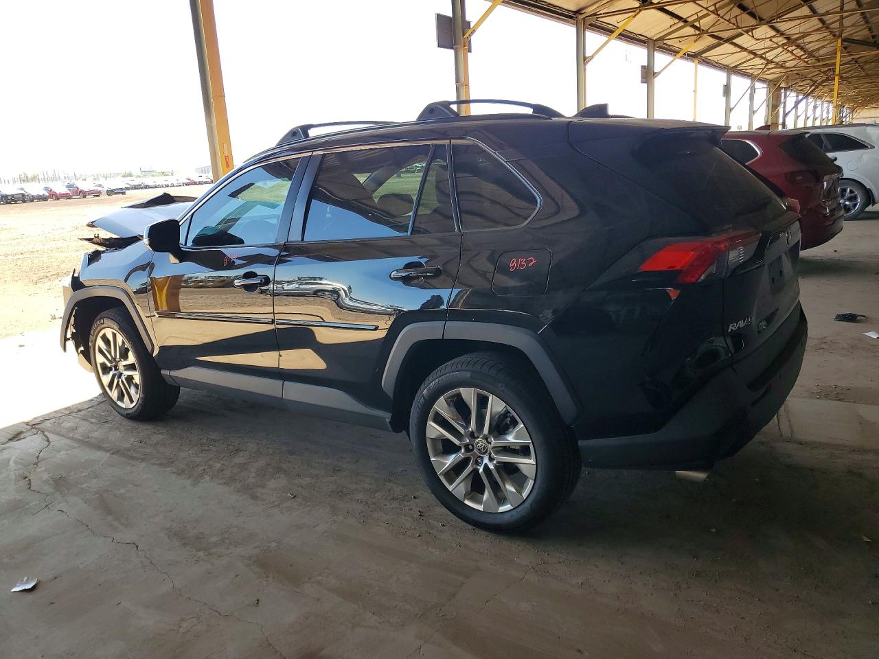 2021 TOYOTA RAV4 XLE photo 3