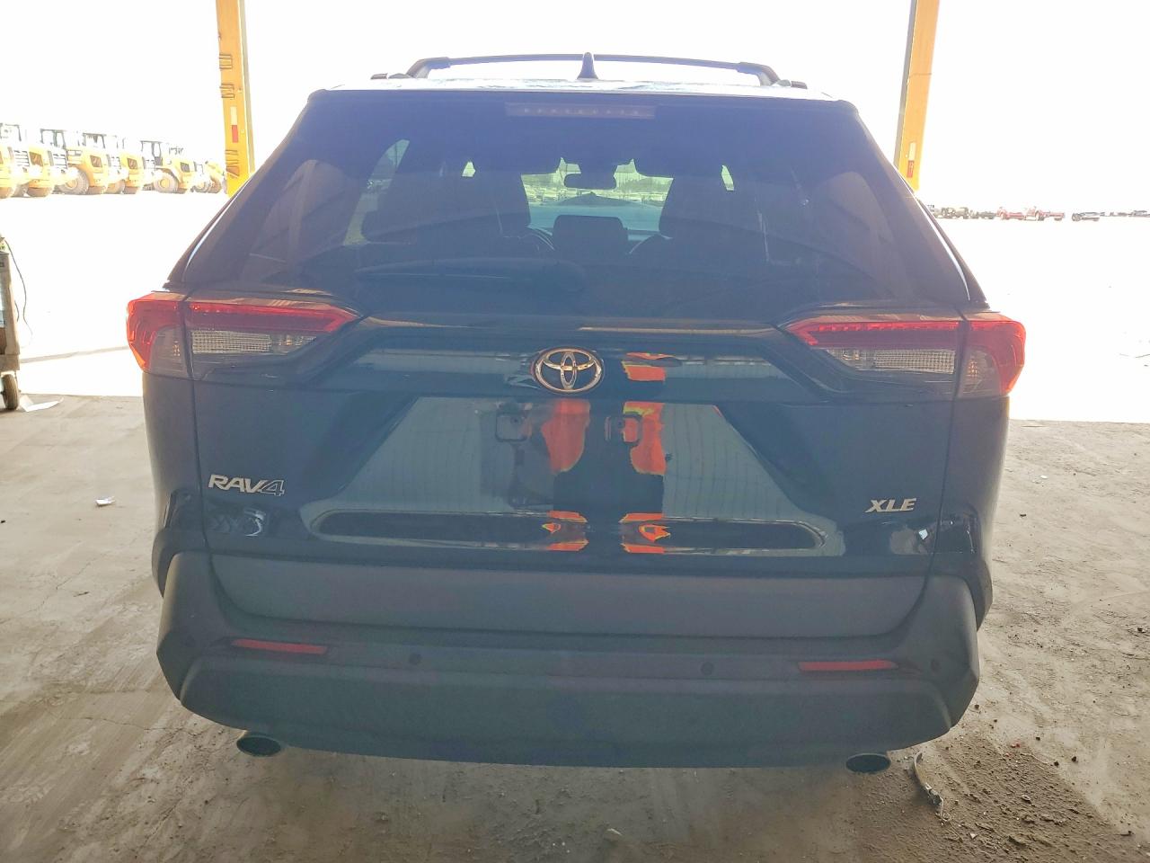2021 TOYOTA RAV4 XLE photo 11