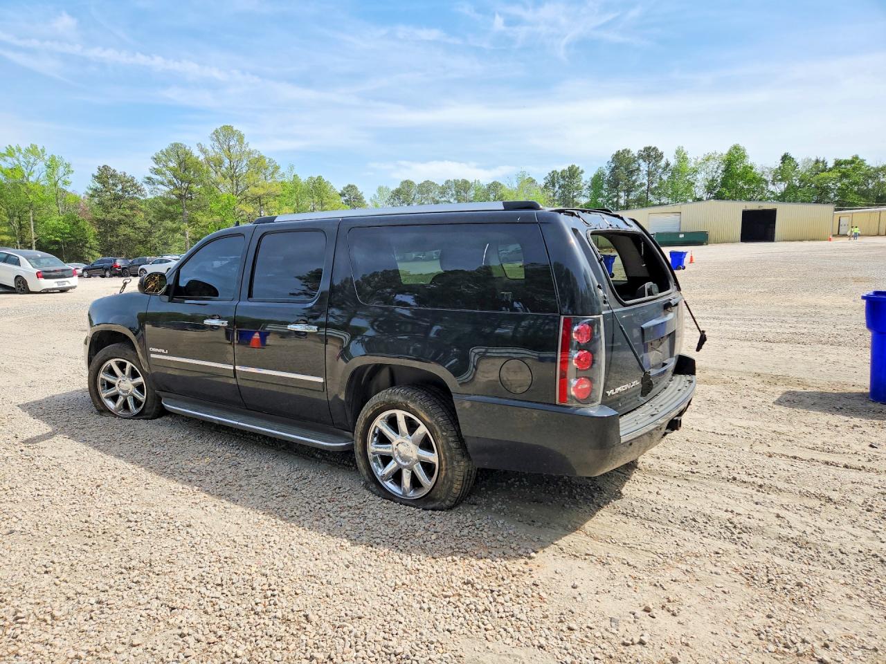 2012 GMC YUKON XL DENALI photo 3