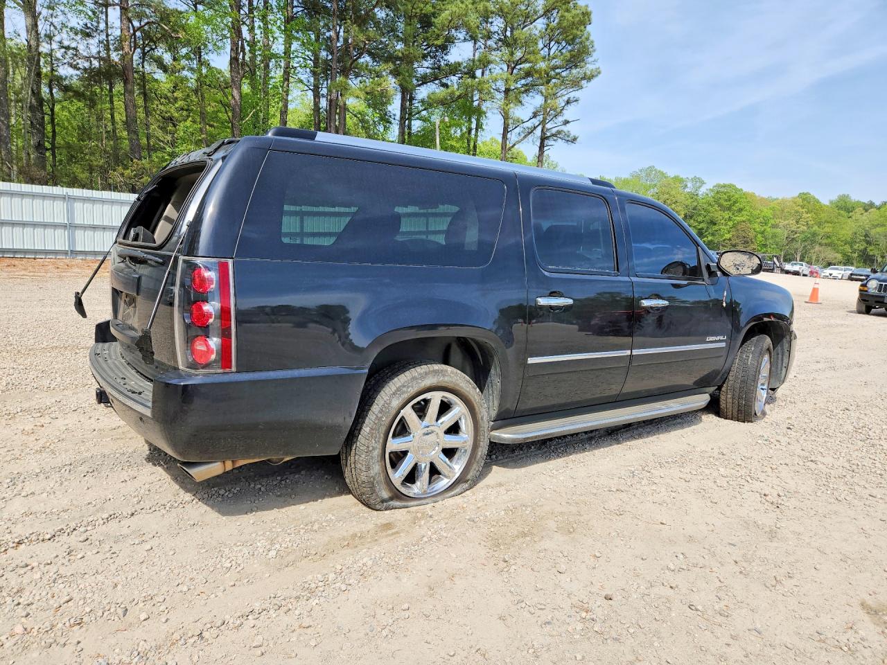 2012 GMC YUKON XL DENALI photo 5