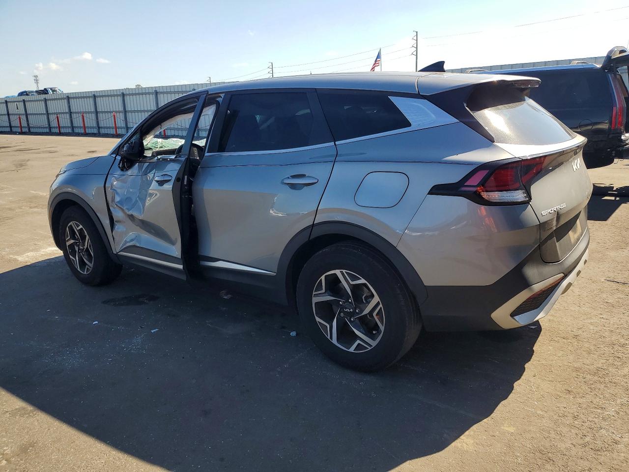 2023 KIA SPORTAGE LX photo 2