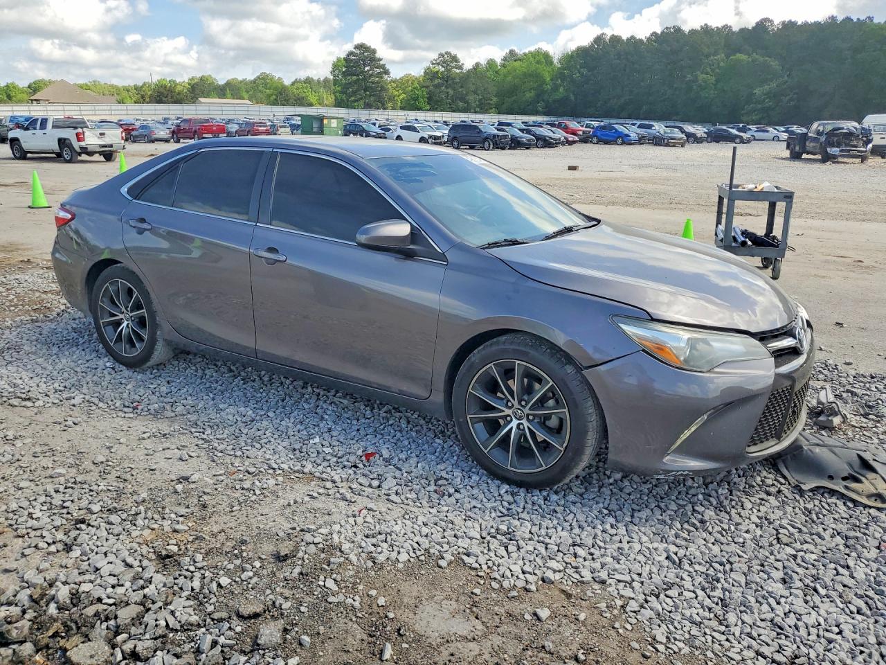 2016 TOYOTA CAMRY LE photo 10