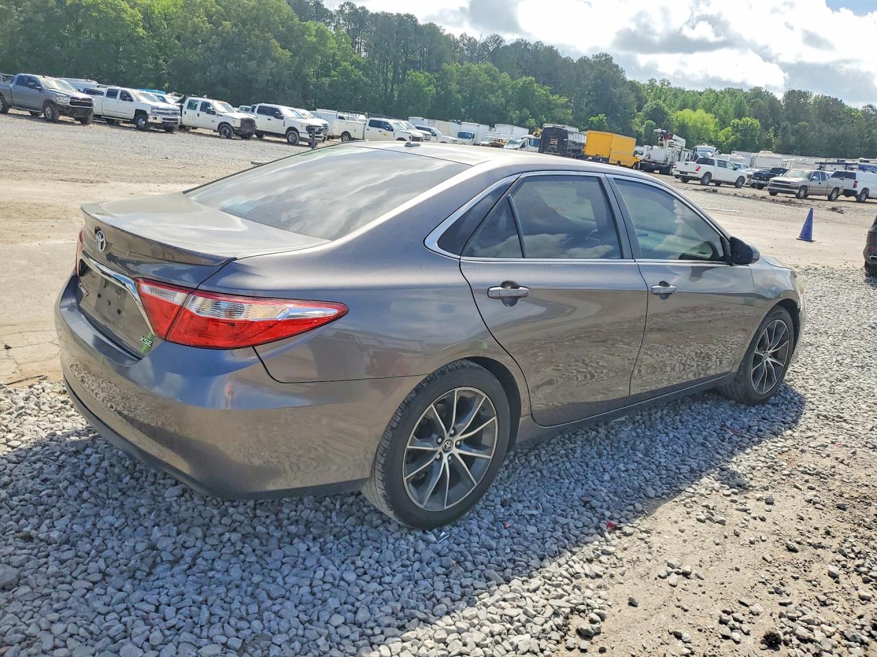 2016 TOYOTA CAMRY LE photo 7