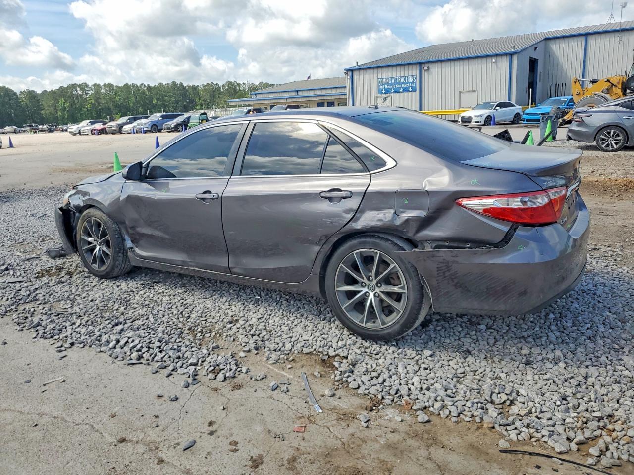 2016 TOYOTA CAMRY LE photo 4