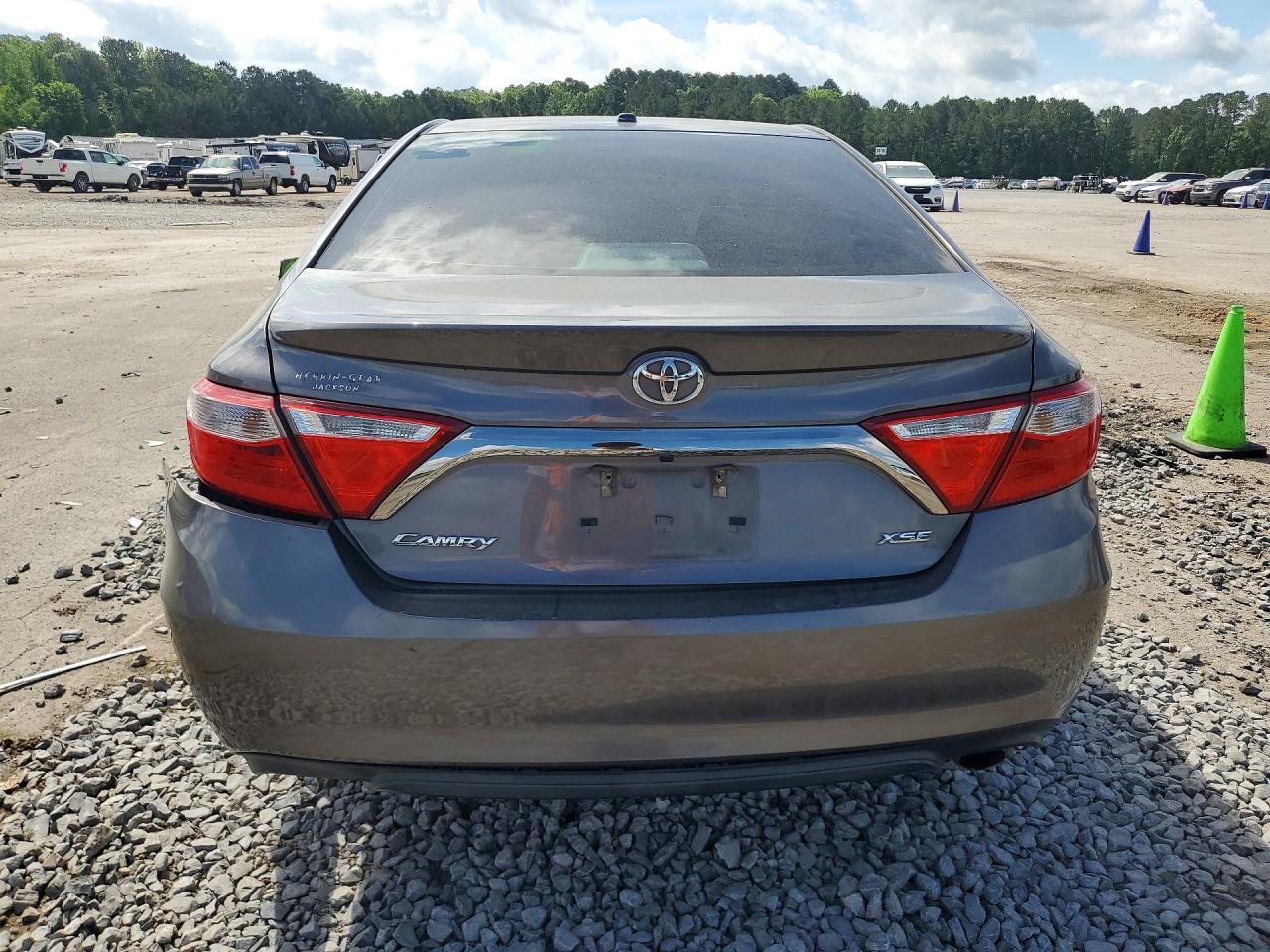 2016 TOYOTA CAMRY LE photo 16