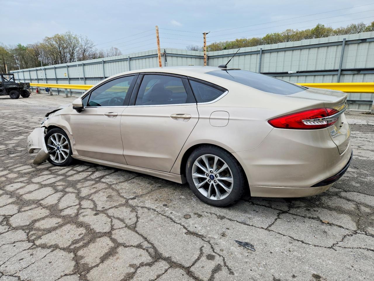 2017 FORD FUSION SE photo 2
