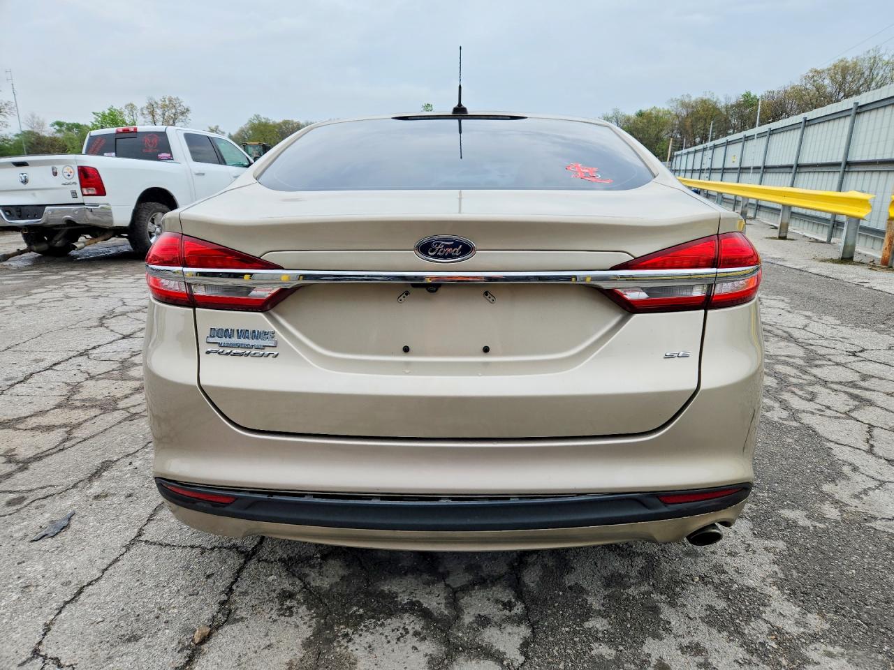 2017 FORD FUSION SE photo 6