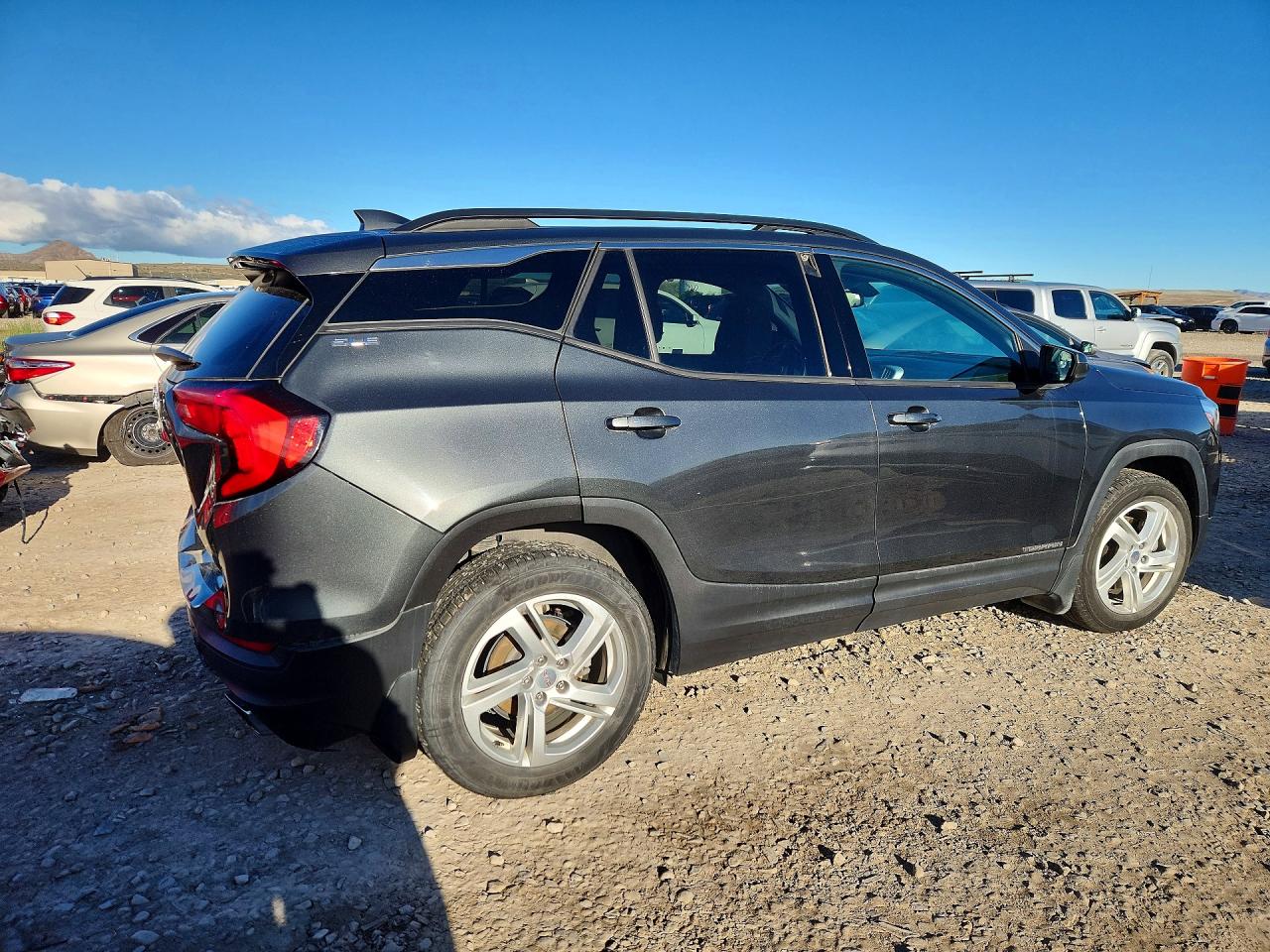 2018 GMC TERRAIN SLE photo 3
