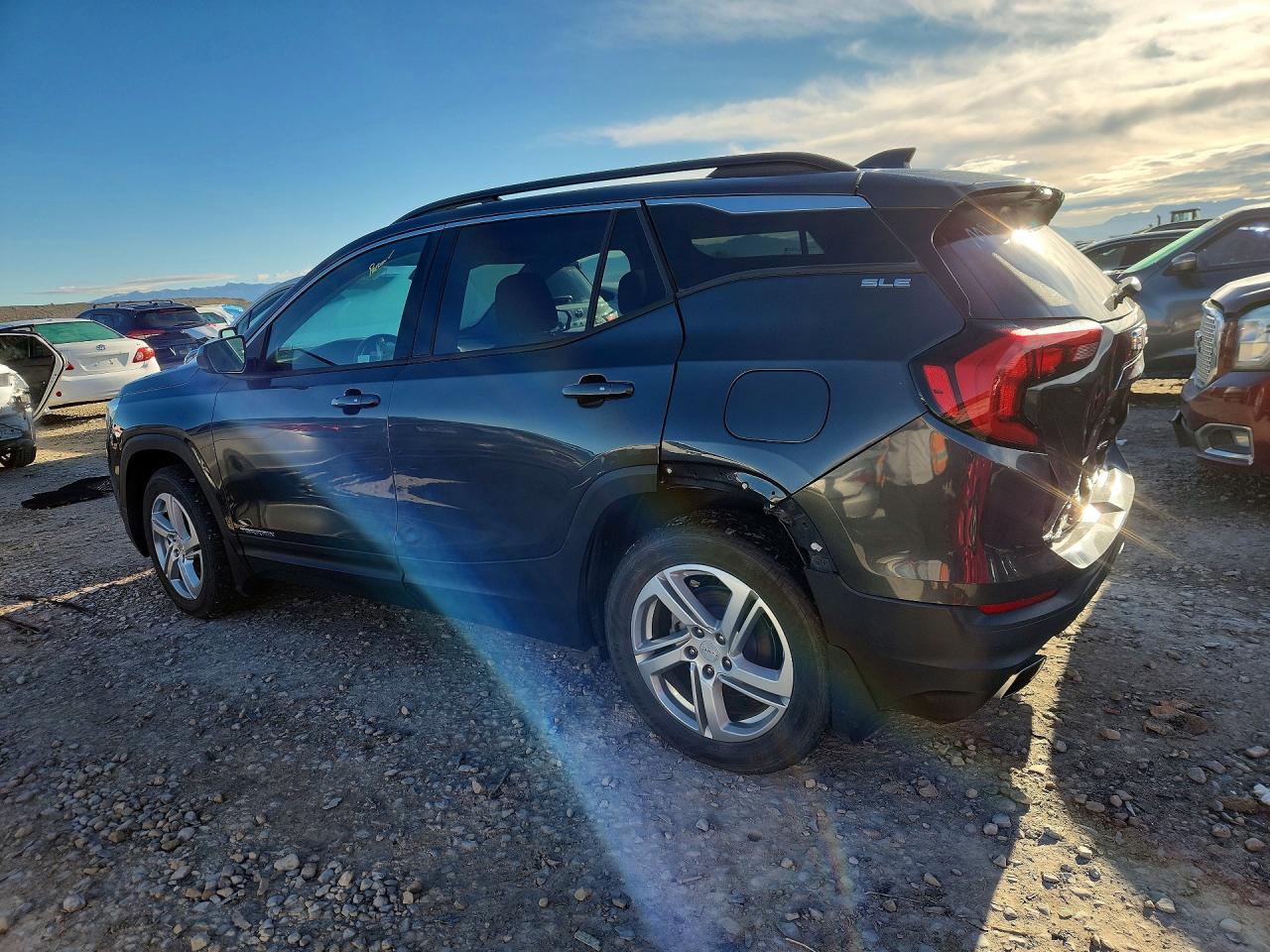 2018 GMC TERRAIN SLE photo 2