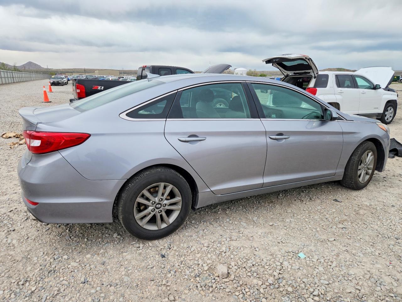 2015 HYUNDAI SONATA SE photo 7