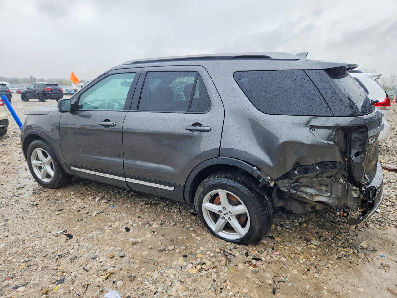 2016 FORD EXPLORER XLT photo 3