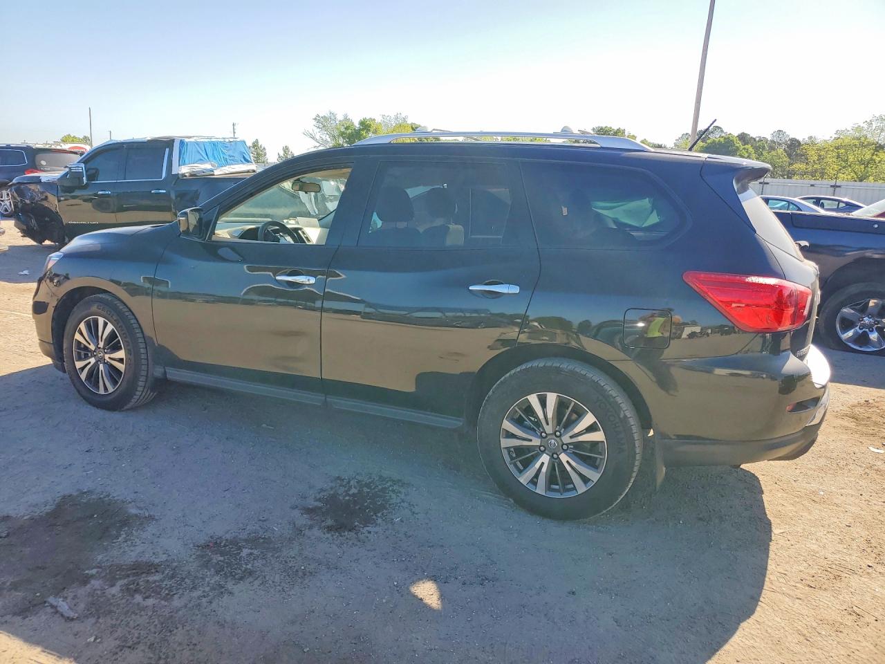 2017 NISSAN PATHFINDER S photo 3