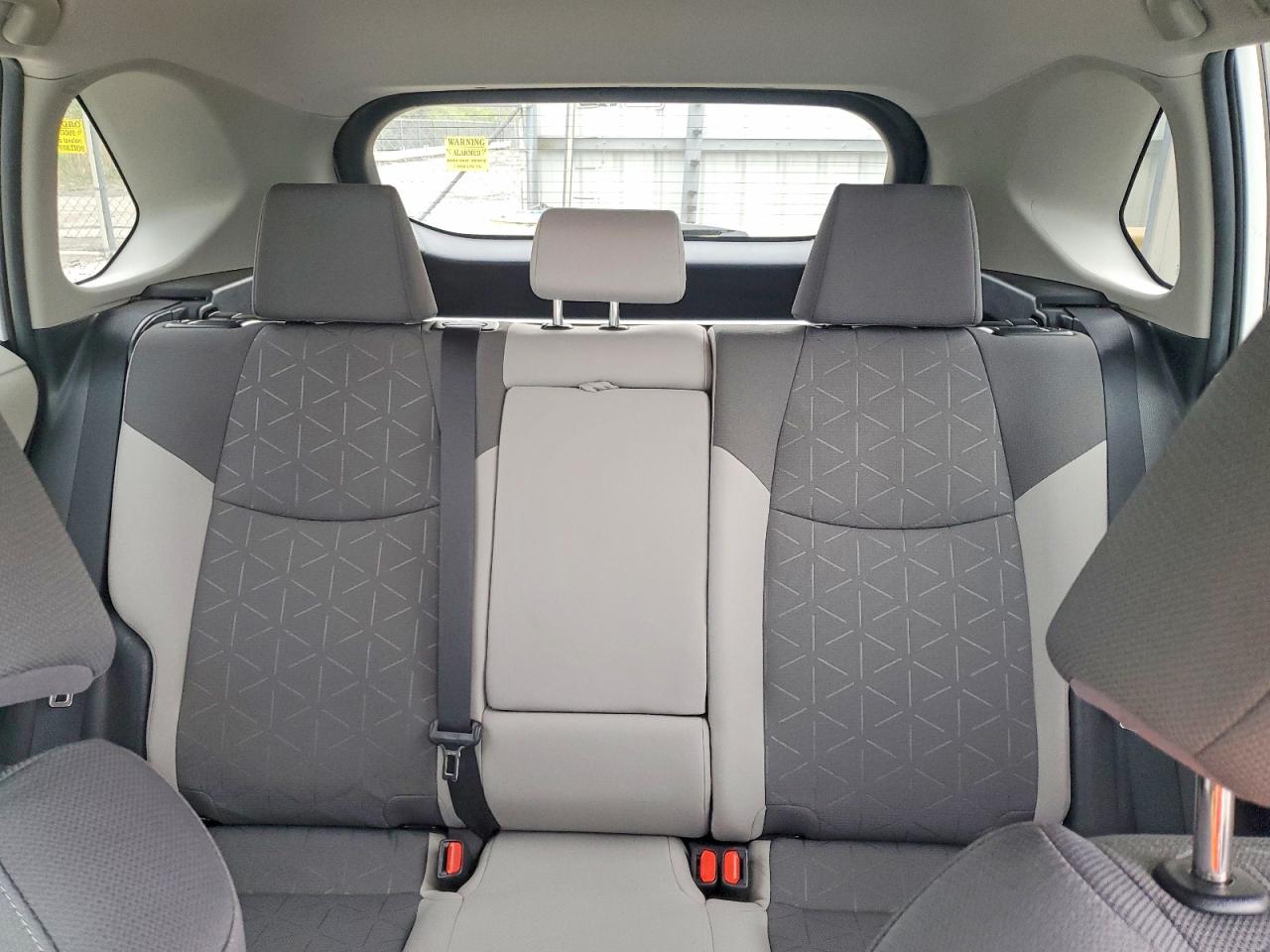 2021 TOYOTA RAV4 XLE photo 19