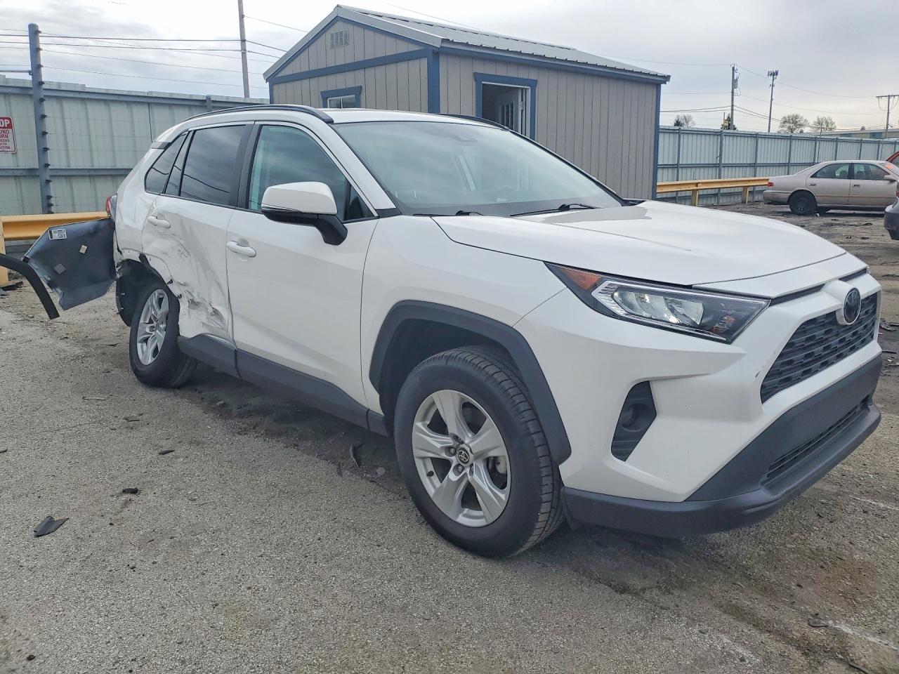 2021 TOYOTA RAV4 XLE photo 7