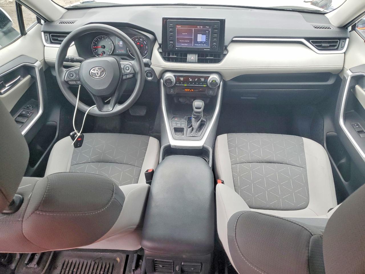 2021 TOYOTA RAV4 XLE photo 15