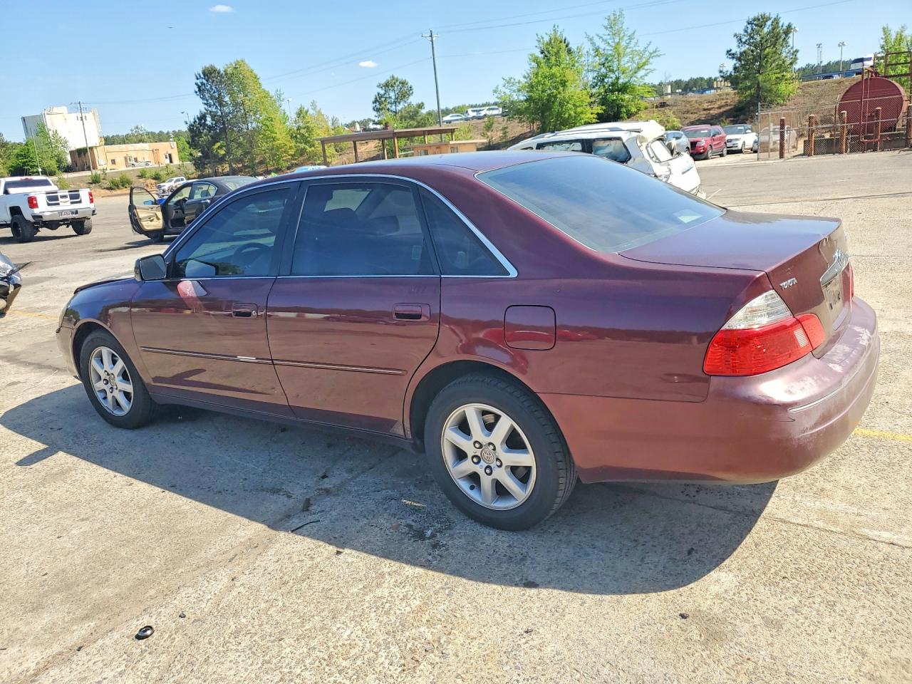 2004 TOYOTA AVALON XL photo 4
