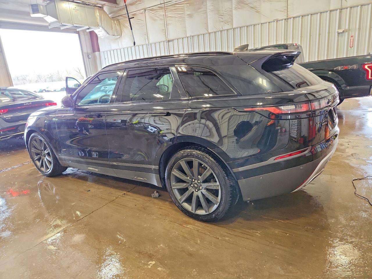 2018 LAND ROVER RANGE ROVER VELAR R-DYNAMIC SE photo 2