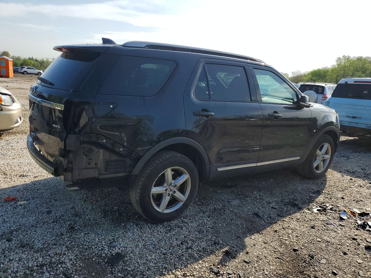 2017 FORD EXPLORER XLT photo 5