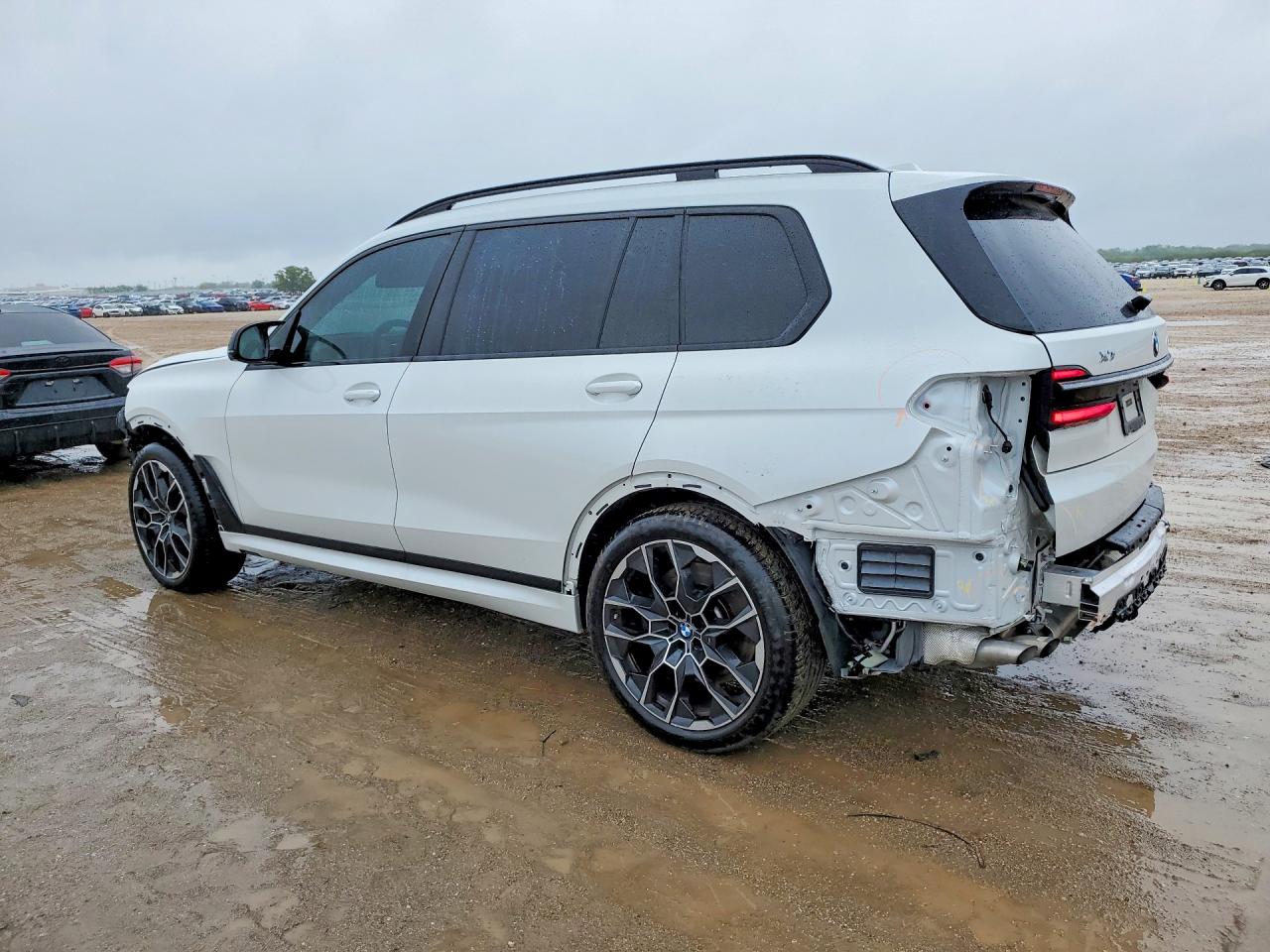 2025 BMW X7 M60I photo 3