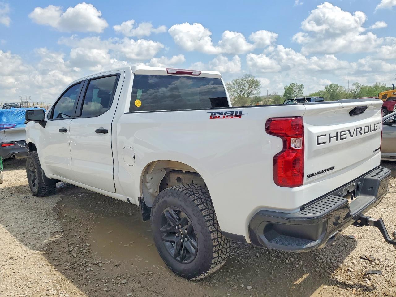 2024 CHEVROLET SILVERADO K1500 TRAIL BOSS CUSTOM photo 3