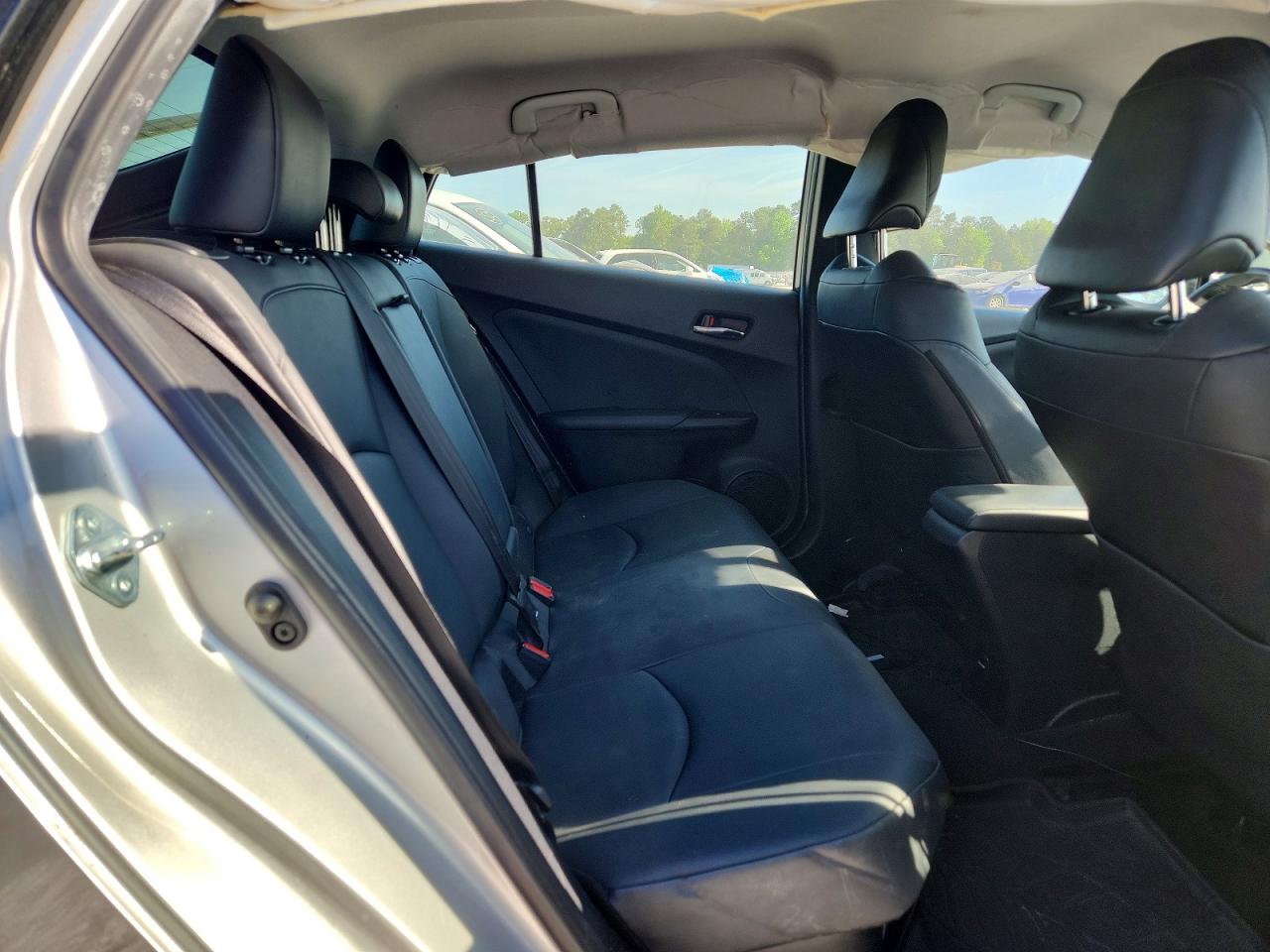 2016 TOYOTA PRIUS FOUR photo 19