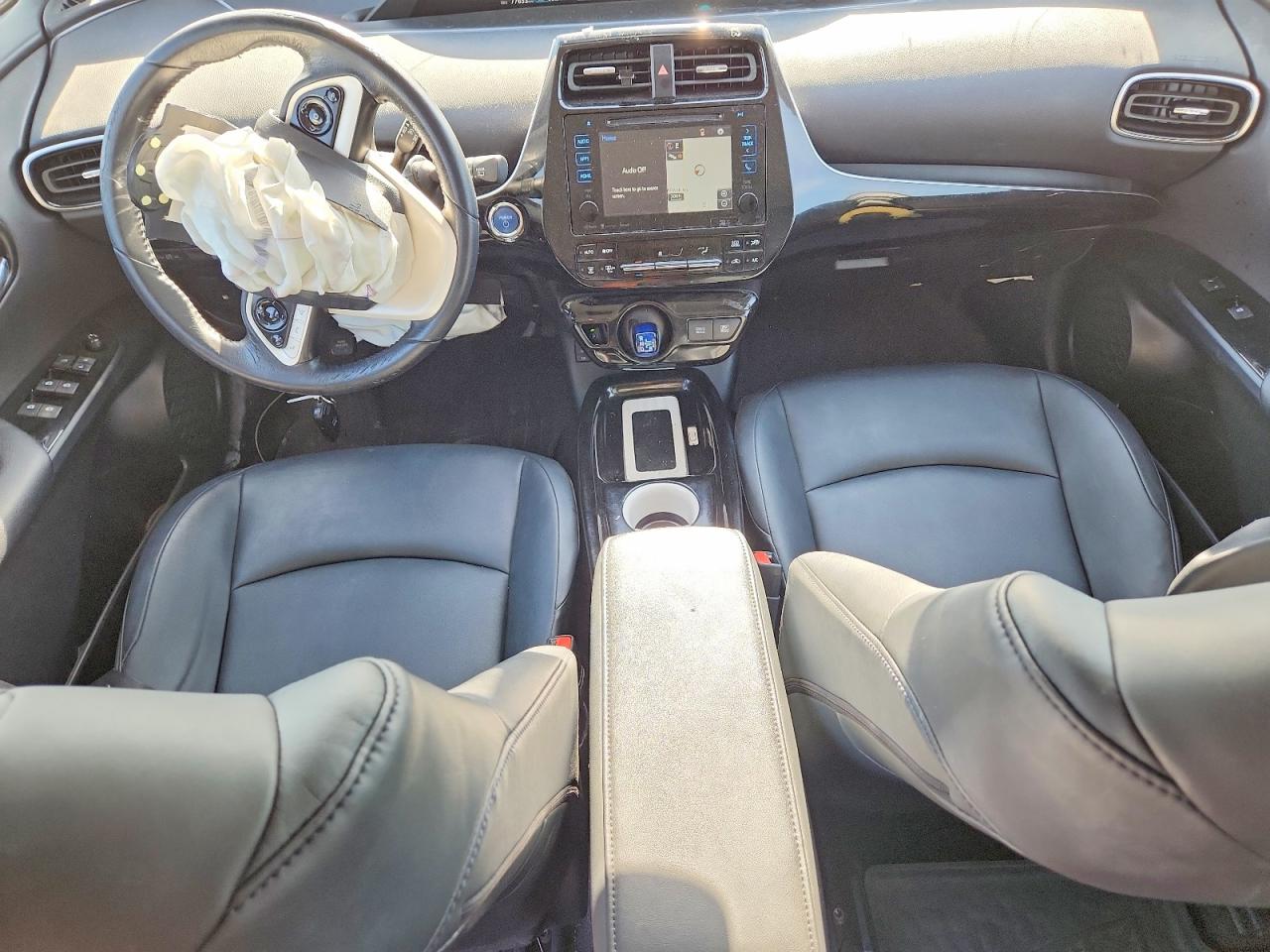 2016 TOYOTA PRIUS FOUR photo 15