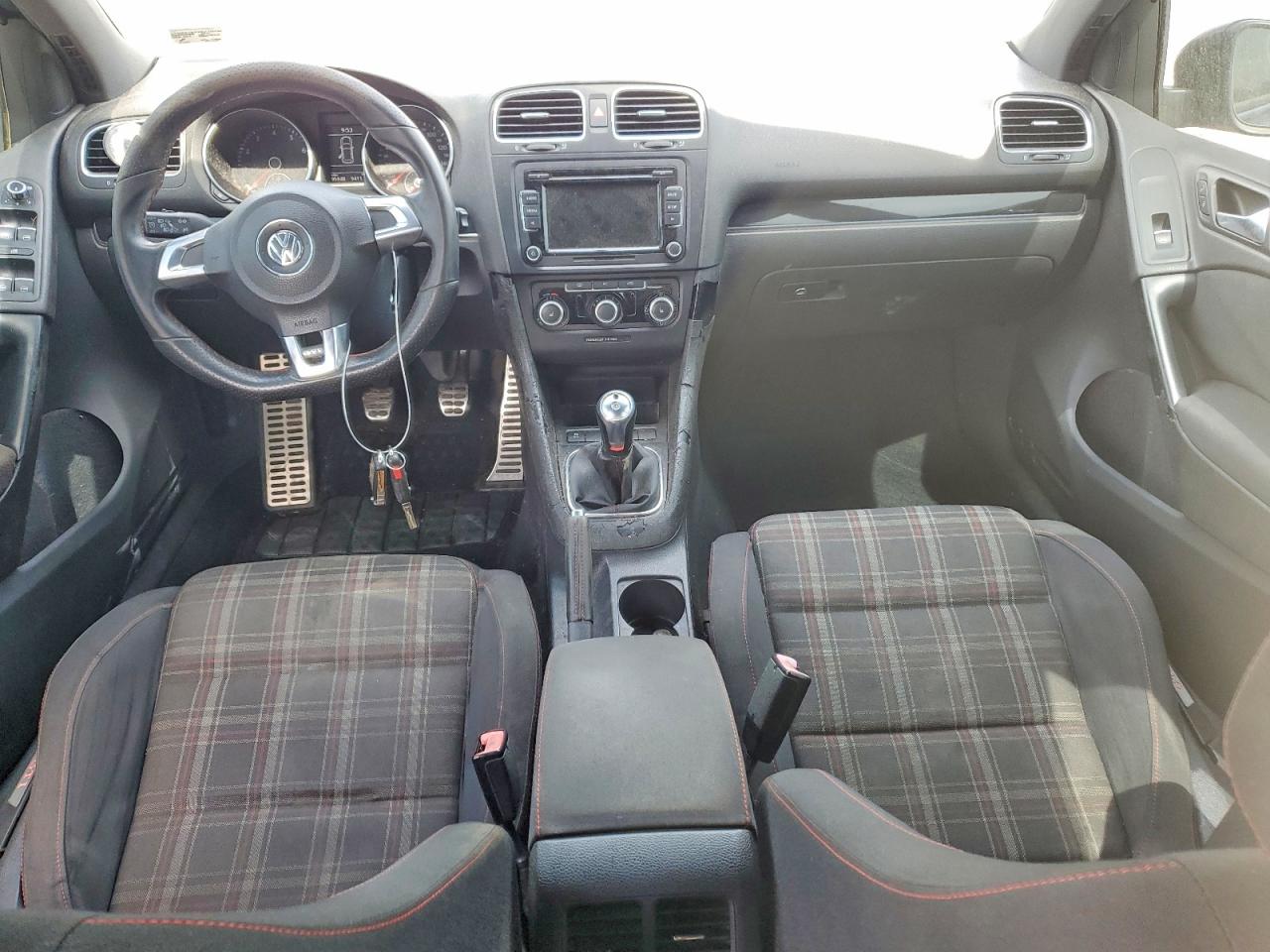 2011 VOLKSWAGEN GTI photo 15