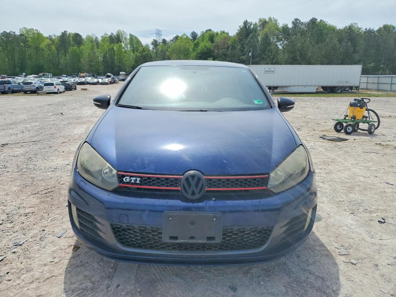 2011 VOLKSWAGEN GTI photo 9