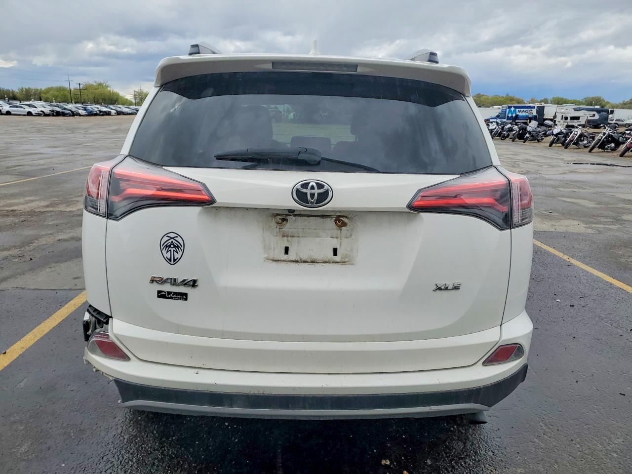 2018 TOYOTA RAV4 photo 6