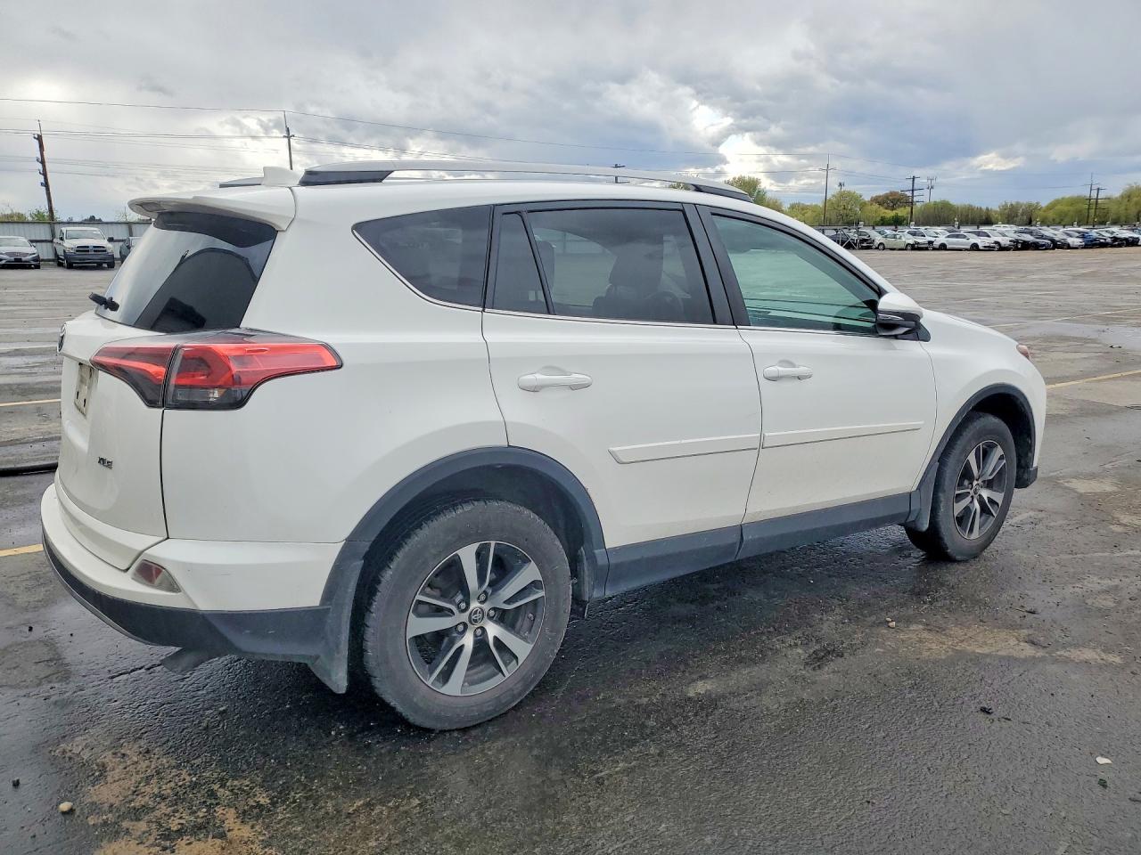 2018 TOYOTA RAV4 photo 3