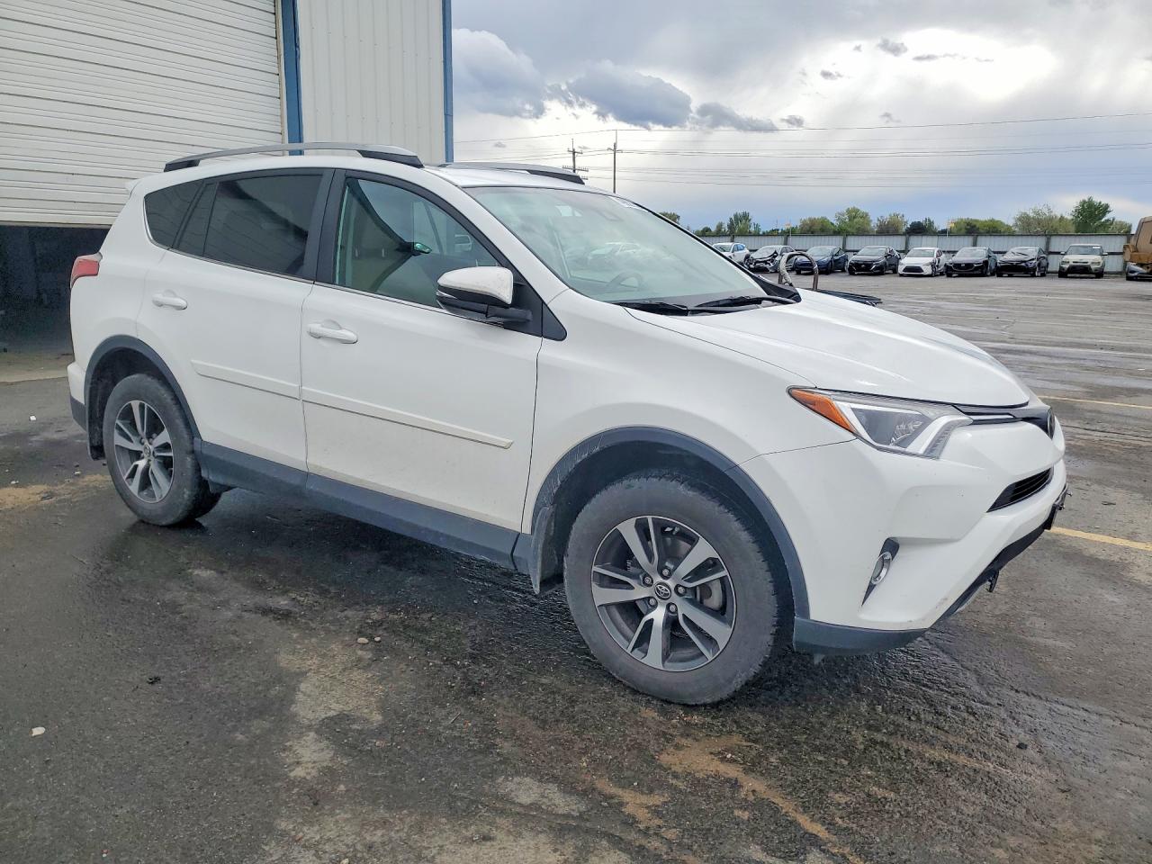 2018 TOYOTA RAV4 photo 4