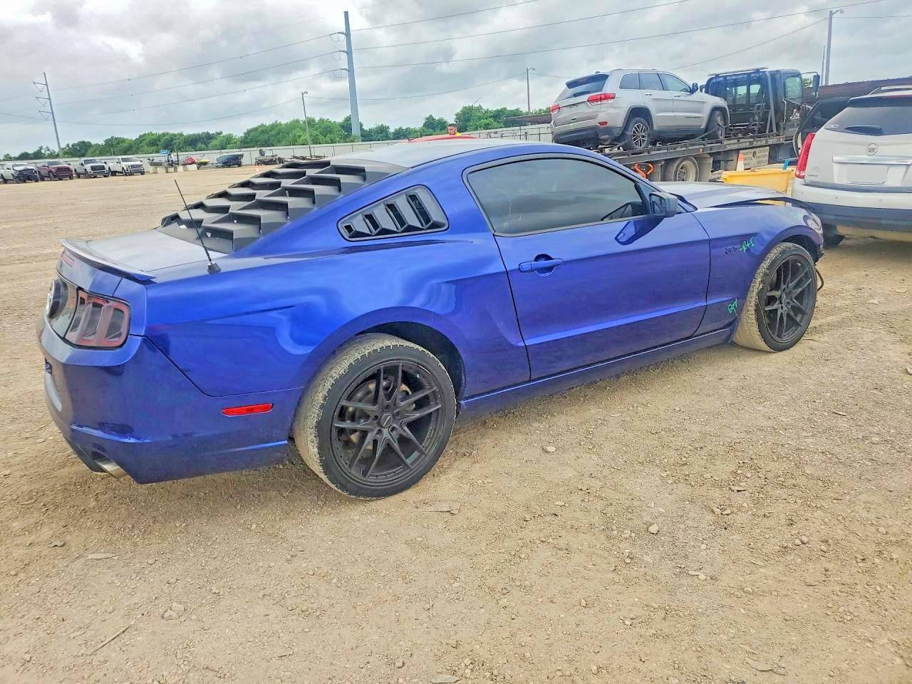 2014 FORD MUSTANG photo 5