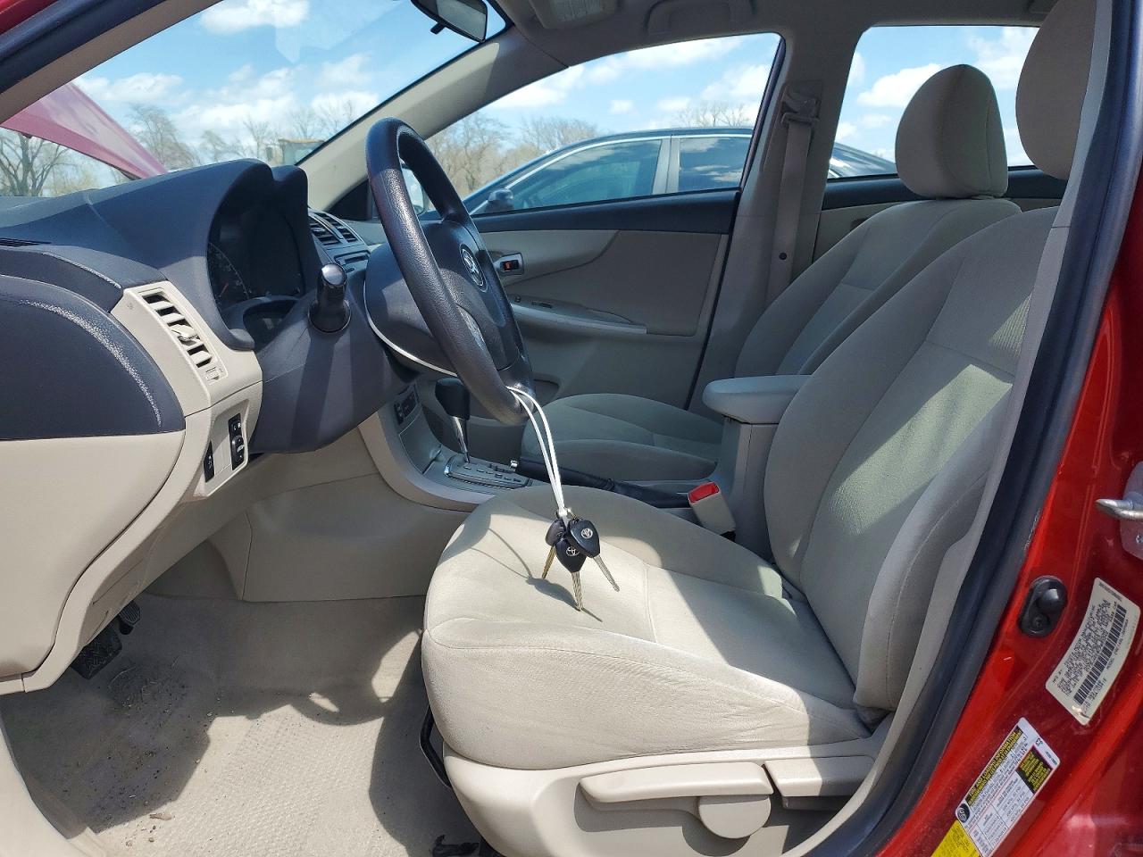 2012 TOYOTA COROLLA LE photo 13