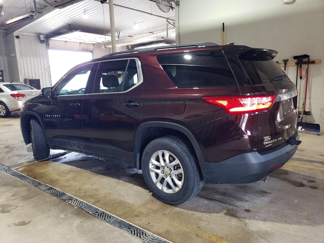 2020 CHEVROLET TRAVERSE LT photo 4