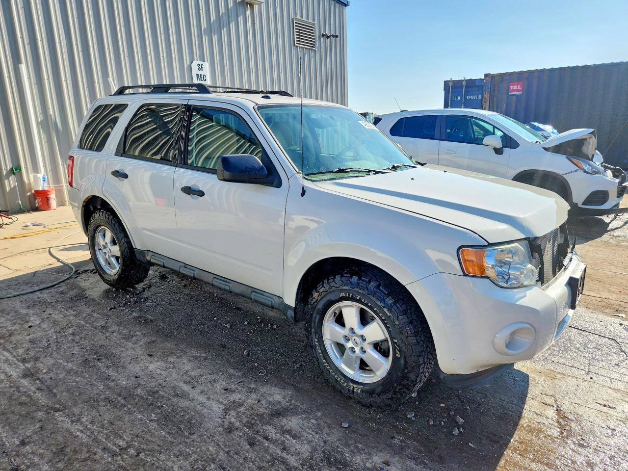 2010 FORD ESCAPE XLT photo 4