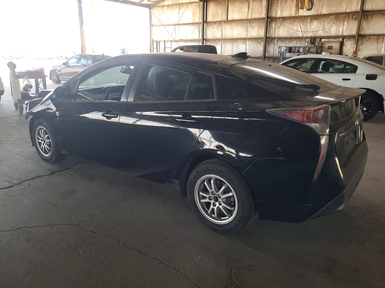 2016 TOYOTA PRIUS FOUR photo 4