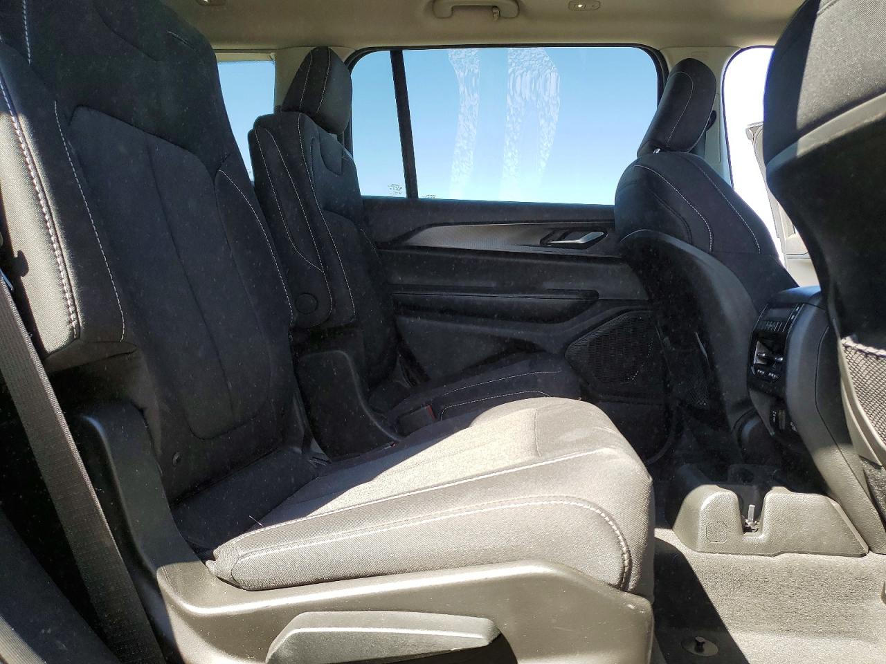 2024 JEEP GRAND CHEROKEE L LAREDO photo 31