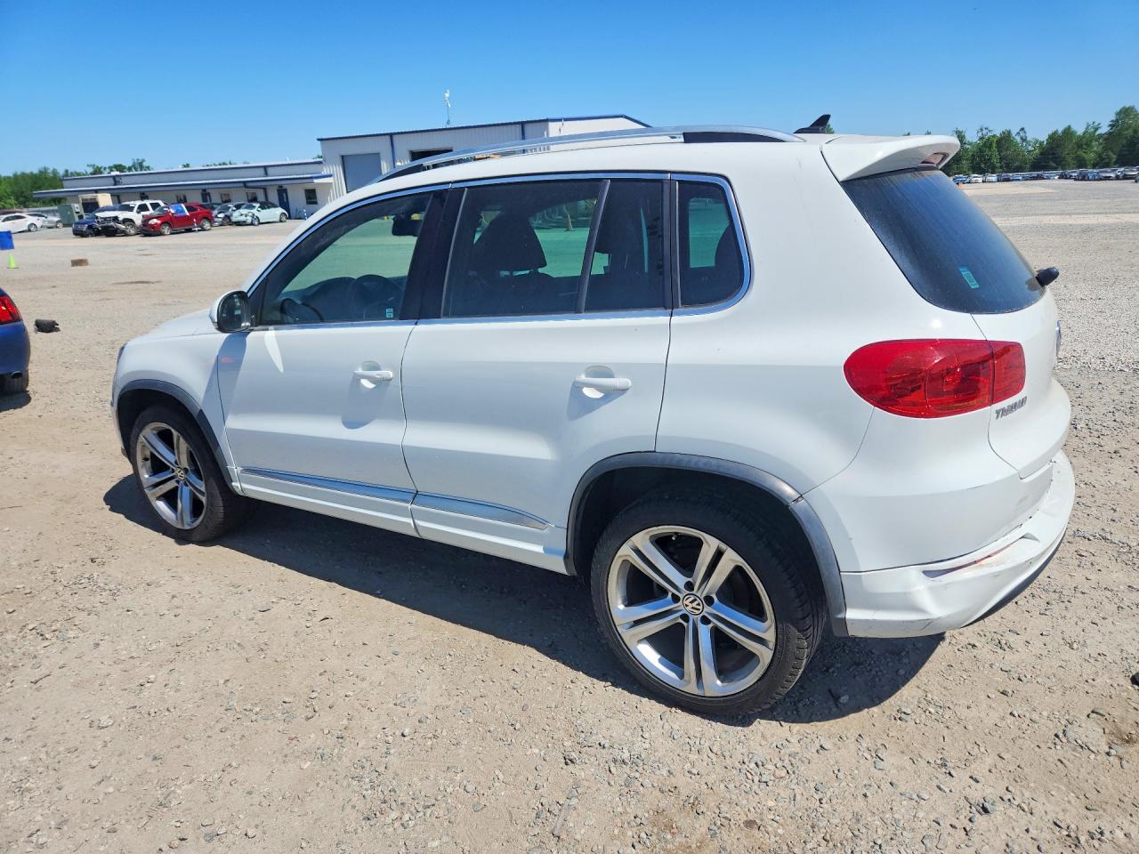 2016 VOLKSWAGEN TIGUAN S photo 4