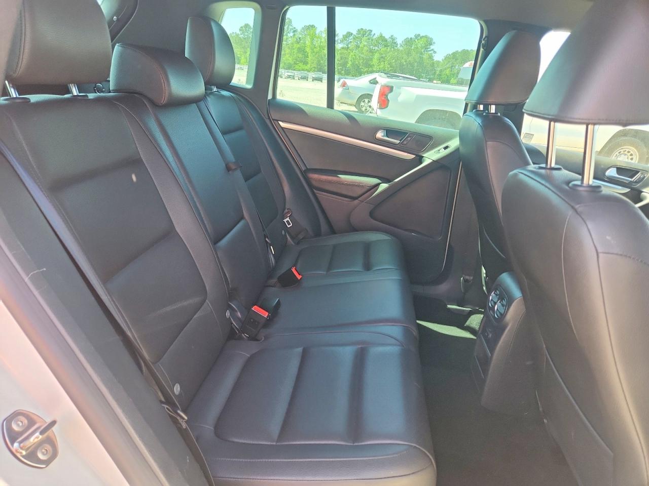 2016 VOLKSWAGEN TIGUAN S photo 31