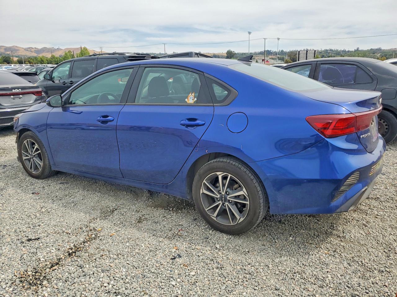 2023 KIA FORTE LXS photo 3