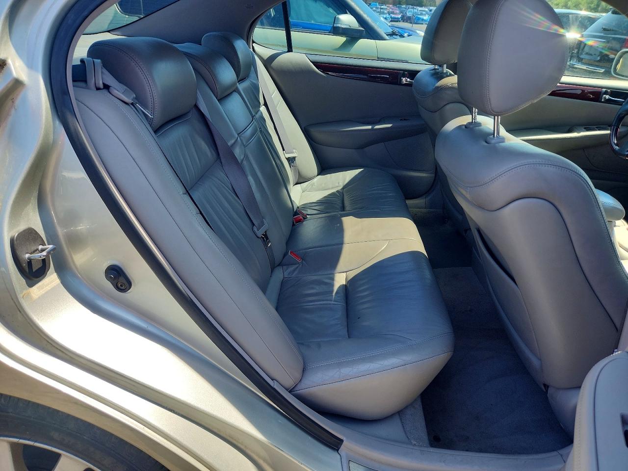 2002 LEXUS ES photo 28