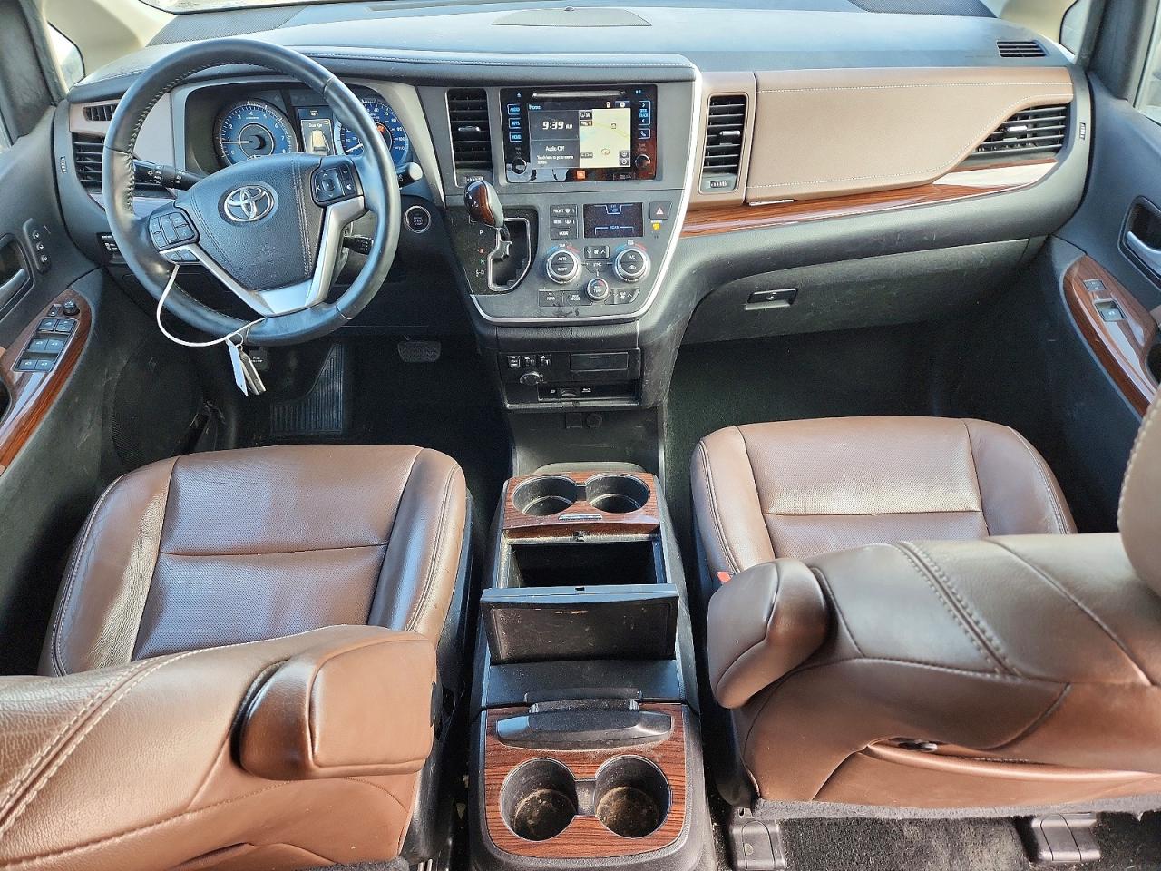 2017 TOYOTA SIENNA LIMITED PREMIUM 7-PASSENGER photo 8